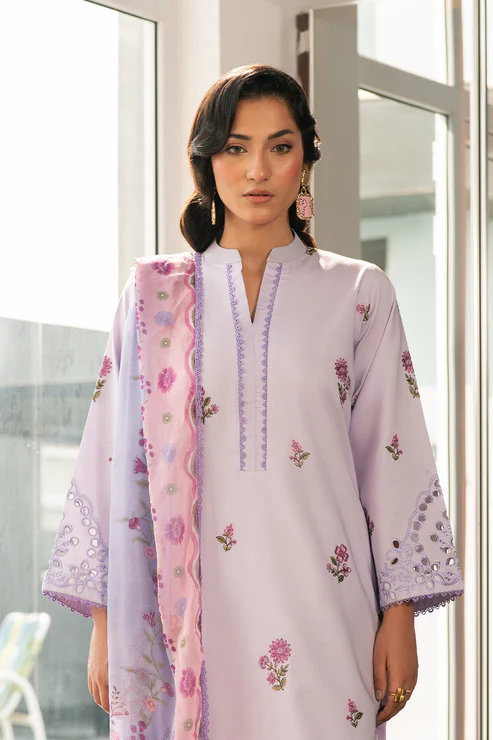 3 Piece – Premium Embroidered Lawn – 3762