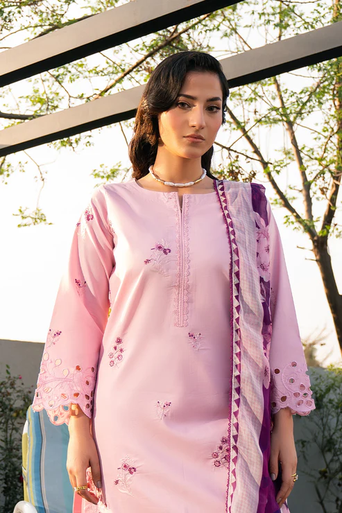 3 Piece – Premium Embroidered Lawn – 3763