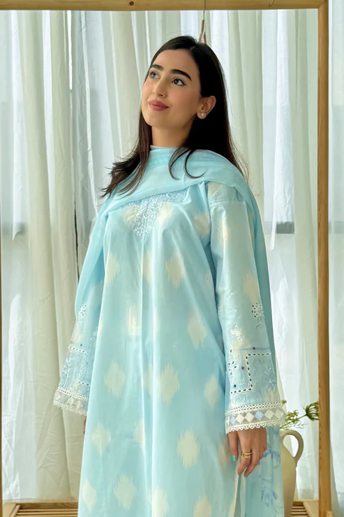 READY TO WEAR- Stitched 3 Piece – Embroidered Lawn – 550 – C