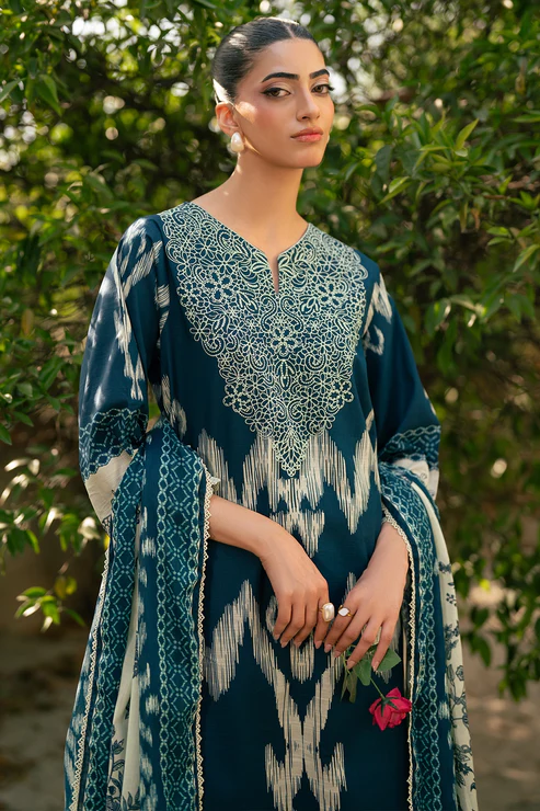3 Piece – Premium Embroidered Lawn – 3752